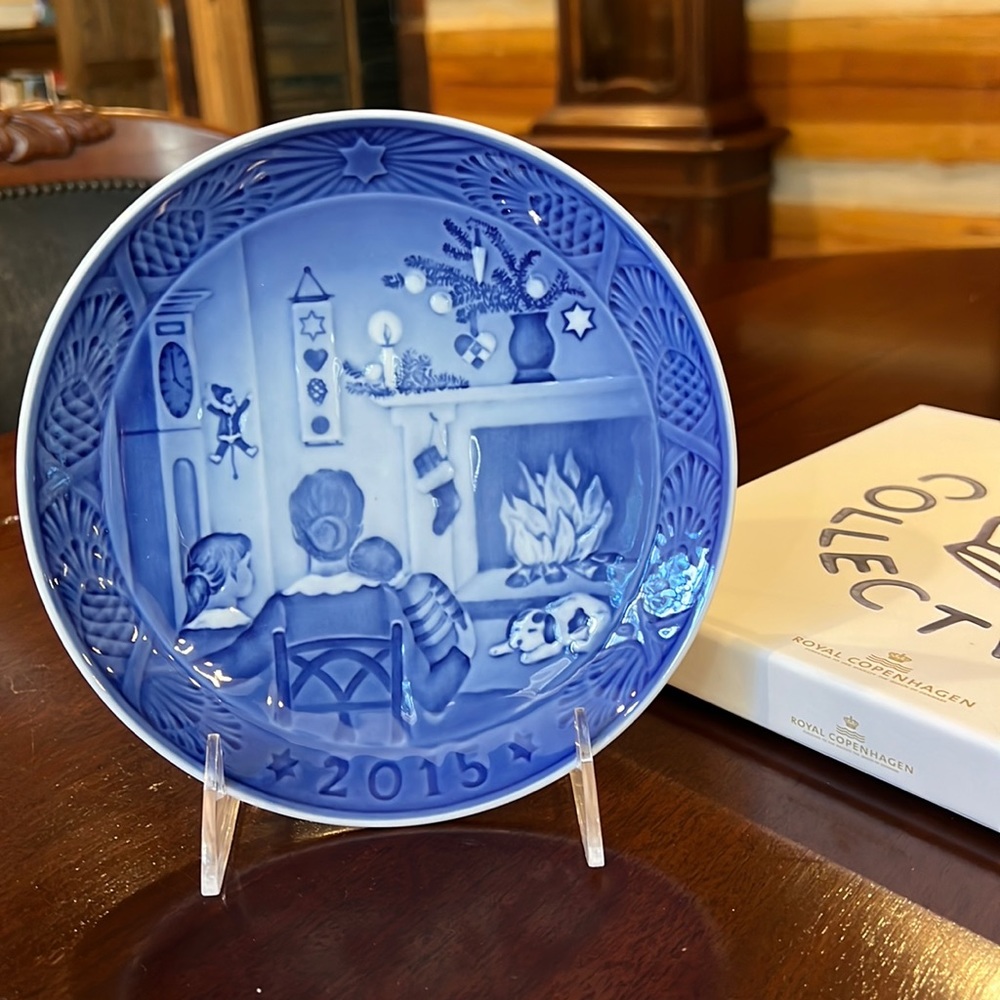 Royal Copenhagen Blue & White Annual Christmas Plate - 2015 - with box